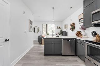 CozySuites Modern Studio in Meridian Kessler - 2
