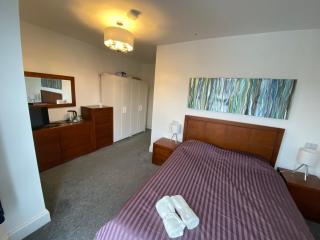 Kingfisher En-suite Room - Plymouth - 9