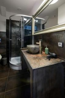 Hidden gem in the very center - 6