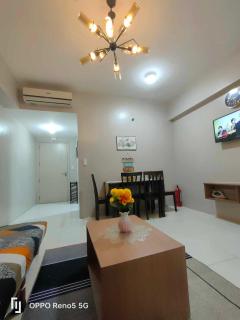 Avah's Newport Condotel - Manila - 7