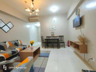 Avah's Newport Condotel - 4
