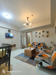 Avah's Newport Condotel - 2