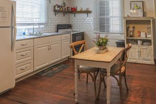 The Roosters Perch - A Quaint Island Homestead - 1