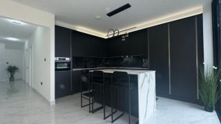 Luxurious & Elegant 6-Bed House - Barnet - 3