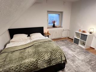FlattyOne Ruhrgebiet - Schlafkomfort und Anbindung - neu renoviert - Bochum - 4