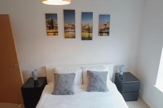 Modern 2BD 2BA, Parking, Crawley - 5