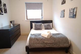 Modern 2BD 2BA, Parking, Crawley - 6