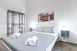 Palazzo dei Normanni & Ballarò Roomy Modern Apt x9 - Palermo - 5