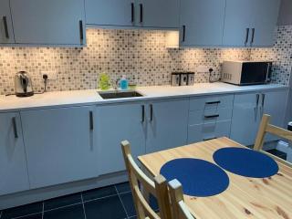 Wood Green Budget Rooms - Next to Mall & Metro Station - 10 Min to City Center - Londra - 6
