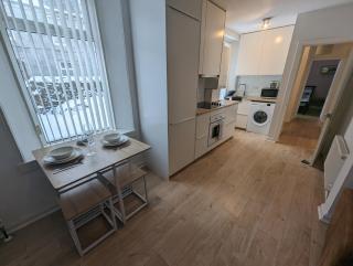 Modern 2 bedroom and 2 bath apartment - Aberdeen - 0