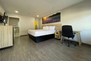 Days Inn by Wyndham Near Seaworld San Antonio - San Antonio - 1