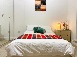 Double bedroom with private toilet and shower, easy to city center - Dublino - 3