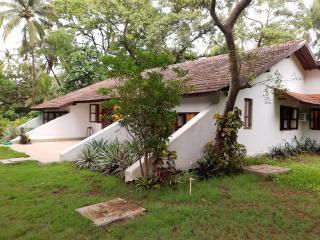Banyan House - luxurious 4 bedroom villa on one acre, near the beach - Nagaon - 0