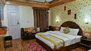CS Shhandella Hotel - 9