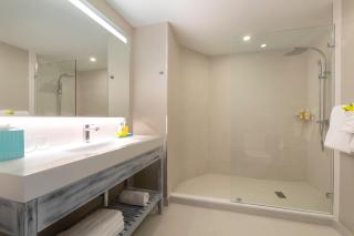 Sea Breeze Beach House All Inclusive by Ocean Hotels - Christ Church - 4