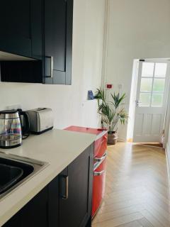 6 Wye Valley Chambers - Central Location - Shared Courtyard Garden - Parking Space - Dog Friendly - 3