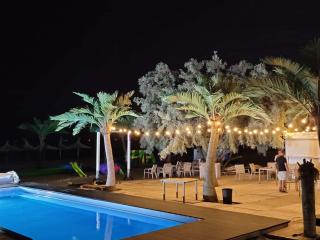 Black & White - Endless Summer Mamaia Nord Apartaments - 7