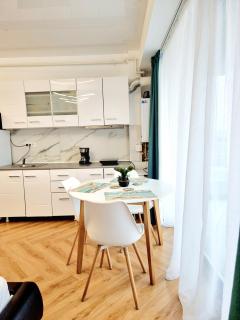 Black & White - Endless Summer Mamaia Nord Apartaments - Mamaia Sat/Năvodari - 5