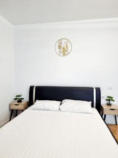 Black & White - Endless Summer Mamaia Nord Apartaments - 2