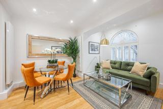 Chic Belgravia Hideaway with Private Patio 10 Mins to Harrods - Londra - 0