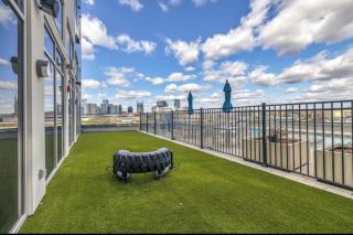 Spacious Castle w Gym Pool Free Parking I Walk to Dowtown n Broadway - Nashville - 9