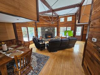 MapleCastle == HotTub, RiverSide, IndoorHummock, FirePlace, BackYard - - 0