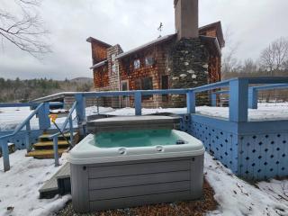 MapleCastle == HotTub, RiverSide, IndoorHummock, FirePlace, BackYard - - 9