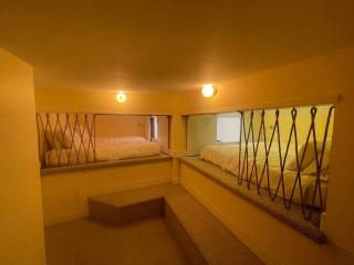 MapleCastle == HotTub, RiverSide, IndoorHummock, FirePlace, BackYard - - 3