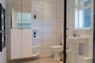 Stone's Throw Away from the English Channel! -Family and Dog Friendly - Wootton - 5