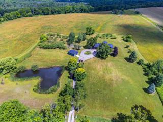 Serene 4BR house with Hot tub, Lake, Billiards and BBQ - 8