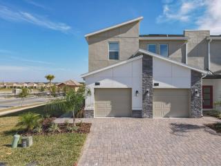 Amazing 2BR condo with 2 Clubhouses & Private Game Room - Kissimmee - 3