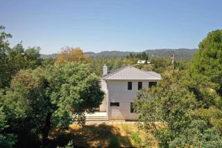 Modern Wine Country Home on 10 acres with vineyard - Healdsburg - 1