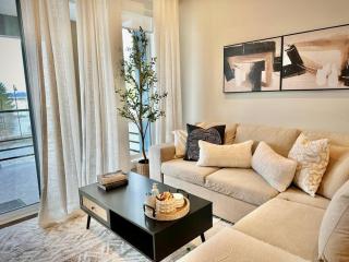 Dreamy Panoramic Lakeview 1 Bedroom plus Den - 7