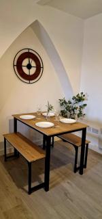 SuperValue Suite 10 - Fast WiFi, Hotel Linen, Keyless Entry, City only 10 Mins - BY PROPERTY PROMISE - Cardiff - 5