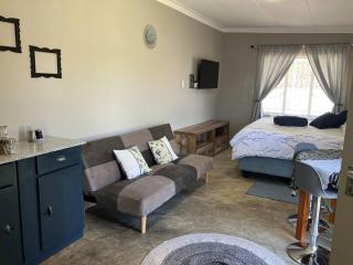 Stellies Accommodation - Room 1 - Keetmanshoop - 4