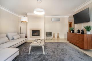 Host Wise - Deluxe Spacious House with Terrace & Jacuzzi - Portimão - 1