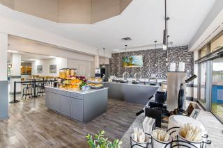 Ramada by Wyndham Sarasota Waterfront - Sarasota - 2