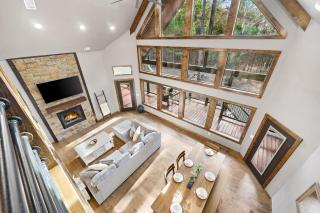 NEW Secluded Cabin Retreat w Loft + Hot Tub - 9