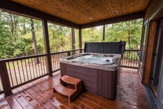 NEW Secluded Cabin Retreat w Loft + Hot Tub - Broken Bow - 6