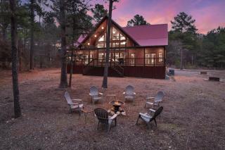 NEW Secluded Cabin Retreat w Loft + Hot Tub - Broken Bow - 4
