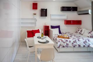 Colorful studio with balcony - Free Parking - 6