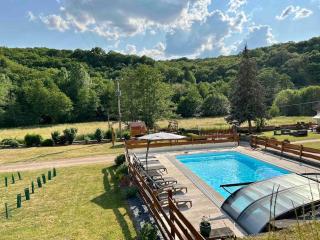 La Bétamotte: Maison entière avec piscine dans le parc du Morvan - 1