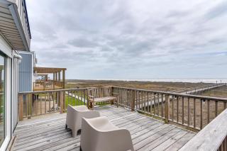 BBQs and Decks Oceanfront Surfside Beach Home - 0