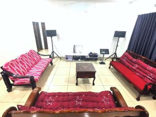 Batu Pahat Karaoke LawnView TvBox BBQ Villa - 8