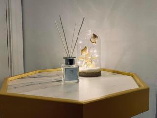 Bethel Suite by Sasco - 1x Free Parking Space - 1