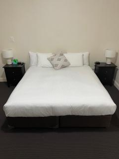 Spacious resort style property with pool in Mudgee - Rest Easy Mudgee Villa - Mudgee - 9