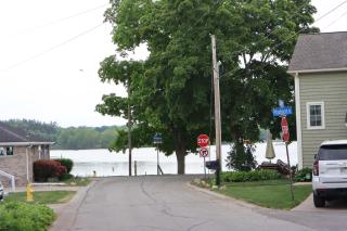 "The Tahoe" Modern Lake House Retreat Close to Beach & Lake - Edinboro - 4