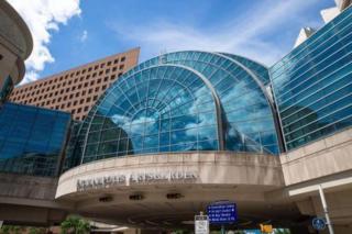 FREE PARKING! Downtown Lucas Oil- Conv Center Skywalk #4 - Indianápolis - 5