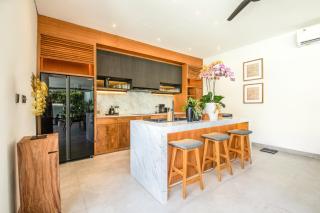 Brand New Luxury 5 Br Villa 200m To Brawah Beach - Canggu - 1