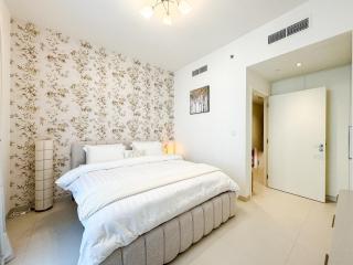 Stay in First Class at Downtown by 2nd Best Home, Dubai - 2BR - Burj Khalifa View - Dubai - 1